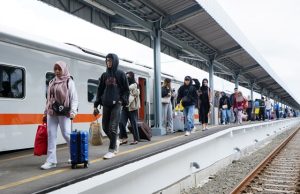 Libur Anak Sekolah Bikin Penumpang Membludak, Diskon KAI 30 Persen Dongkrak Penjualan Tiket di Stasiun Ngrombo
