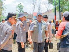 Bupati Setyo Hadi Tinjau Tanggul Jebol di Mintreng, Ratusan KK Mengungsi