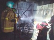Api Pembakaran Sampah, Berkobar Membakar Gudang Dinas Pertanian