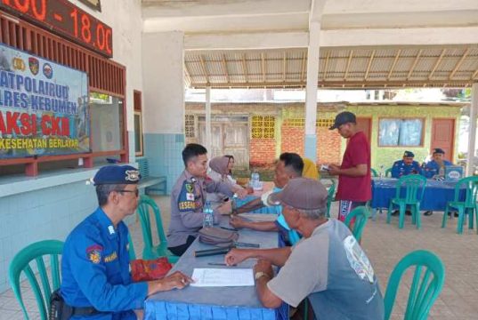 Satpolairud Polres Kebumen Bakti Kesehatan Nelayan di TPI Pasir