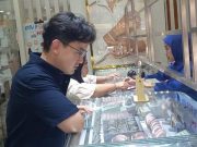 Harga Emas Merangkak Naik, Warga Antusias Jual