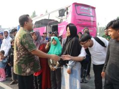 Dilepas Bupati, 100 Warga Blora Balik ke Jakarta dengan Bus Gratis