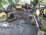 Cepu Masih Banjir, Wabup dan Relawan Kerja Bakti Bersihkan Sungai dan Sampah