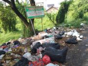 Sampah Menumpuk di Dekat Kediaman Mantan Bupati Kudus