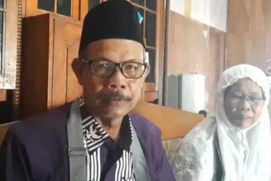 Pasangan Sukahar – Ngatminatun Berangkat Haji dari Sisihkan Hasil Jual Es Krim Thung-thung Keliling