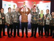Walikota Tegal Terima Penghargaan Top Pembina BUMD 2025