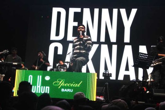 Konser Denny Caknan di Kudus Bikin Ambyar, Ribuan Warga Padati Alun-alun Simpang Tujuh