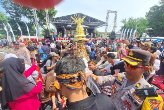 Kembali Digelar, Festival Kupat Lepet Disambut Antusias Pengunjung Lomban