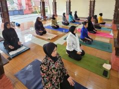 Yoga Berkebaya, Cara Unik Peringati Hari Kartini di Jepara