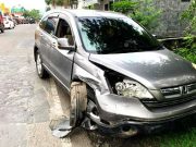 Sepeda Motor Tabrakan dengan Mobil, Dua Orang Masuk Rumah Sakit