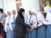Bunda Literasi Ning Nawal Ajak 150 Siswa Lakukan ‘Silent Reader’ di Wisma Perdamaian