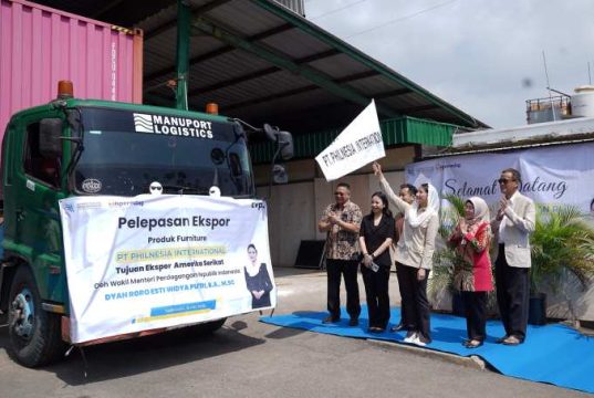 Wamendag Lepas Ekspor Furnitur ke AS, Kolaborasi Kunci Sukses UMKM Tembus Pasar Global