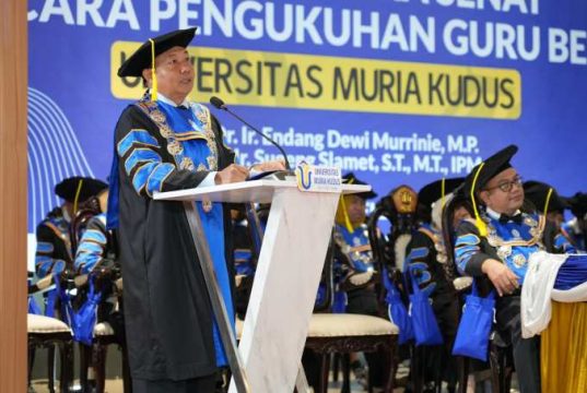 UMK Kukuhkan Dua Guru Besar Baru, Tegaskan Komitmen Tingkatkan Mutu Pendidikan Tinggi