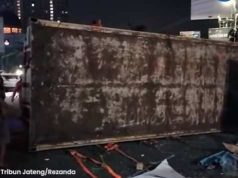 Truk Rem Blong Terguling di Tanah Putih, Seorang Pengendara Motor Tewas