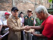 Wali Kota Beri Bantuan Kepada Korban Kebakaran di Kampung Karang Lor
