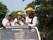 Ketua TP PKK Kudus Ikut Uji Nyali Jeep Adventure di Desa Menawan