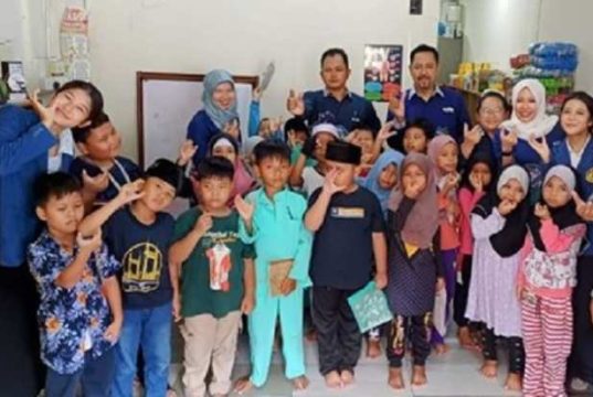 Tim PKM USM Beri Edukasi Berbasis Budaya di Malaysia