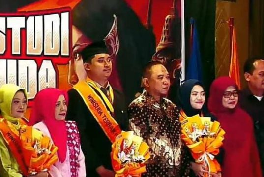 FTIK Universitas Semarang Lepas Calon Wisudawan