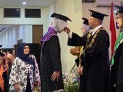 Rektor Universitas Semarang Mewisuda 694 Lulusan