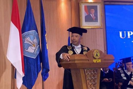 Pesan Menyentuh Rektor USM pada Wisudawan
