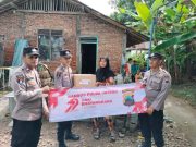 Polsek Karanganyar Salurkan 100 Paket Sembako untuk Warga