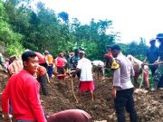 Jalan Antarprovinsi Jateng-Jatim di Kismantoro Tertimbun Tanah Longsor