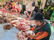 Warga Perum Purnamandala Kerja Bakti Sembelih dan Bagikan Daging Qurban