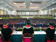 Buya Yahya Sampaikan Kunci Sukses Dihadapan 1253 Wisudawan Unissula
