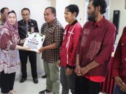 Bupati Brebes Serahkan Bantuan Rp 2,1 M dari Gubernur Jateng untuk Korban Tanah Bergerak
