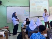 Dosen USM Beri Pelatihan Penulisan Artikel Ilmiah di SMA Institut Indonesia