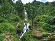 Menikmati Kesejukan Udara di Air Terjun Berundak Curug Pletuk