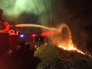 Lahan Tebu Terbakar, Menyala Bagai Lautan Api