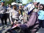 Menindak Pelanggar dan Melayani Pelunasan PKB di Lokasi Cegatan