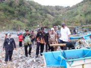 Kunjungi Nelayan, Bupati Kebumen Beri Motivasi dan Bantuan