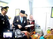 Hari Bhayangkara, Dua Anak Baru Lahir dan Lima Pelajar Dapat Kado Istimewa