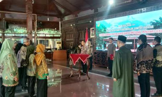 Lantik 21 Pejabat, Bupati Kudus Sam’ani Kutip Surat Al Qomar Ayat 53 sebagai Pengingat Tanggung Jawab