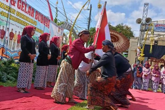Kirab Panji di Sukoharjo, Wabup Wonosobo Minta Warga Lestarikan Budaya Daerah