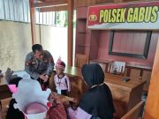 Kegiatan MPLS di Polsek Gabus, Puluhan Siswa SD Serius Tapi Asyik Bareng Polisi