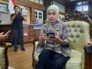Bupati Kendal : Karangan Bunga dalam Bentuk Pohon Keras Lebih Bermanfaat dari Stereoform