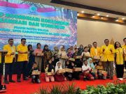 Golkar Berbagi 1.000 Sepatu untuk Anak-anak Sekolah
