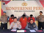 Main Judi Online, Seorang Pengemudi Mobil Online Diamankan Polisi