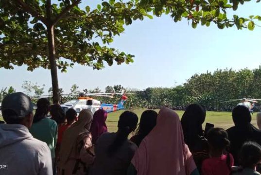 Liburan Seru Anak-Anak Grobogan: Lihat Helikopter Kapolri Mendarat di Klambu