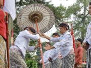 Awali Rangkaian Hari Jadi Wonosobo Ke-200, Bupati Serahkan Songsong Agung