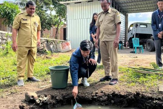 Tim KKN USM Adakan Sosialisasi dan Penyebaran Benih Ikan Pemakan Jentik Nyamuk