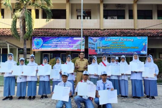 Serahkan Beasiswa untuk 75 Siswa, SMA Muhammadiyah 2 Mayong Buktikan Komitmen Cerdaskan Anak Bangsa