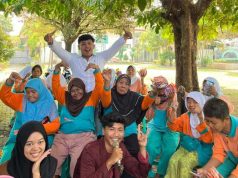 Kurangi Rasa Kesepian, Tim PPL Terintegrasi UIN Sunan Kudus Ajak Penghuni Panti Lansia Bermain