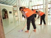 Polres Kebumen Bersihkan Masjid Pancasila Tunjungseto