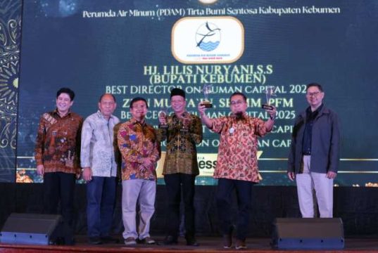 Bupati dan Perumda Air Minum Kebumen Raih 4 Penghargaan Best Human Capital Awards 2025