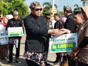 Rayakan Kemerdekaan RI, 51 UMKM Batang Dapat Bantuan Gerobak