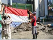 Warga Pagude Rayakan HUT Kemerdekaan RI Ke-80 dengan Gotong Royong Cor Menara Masjid